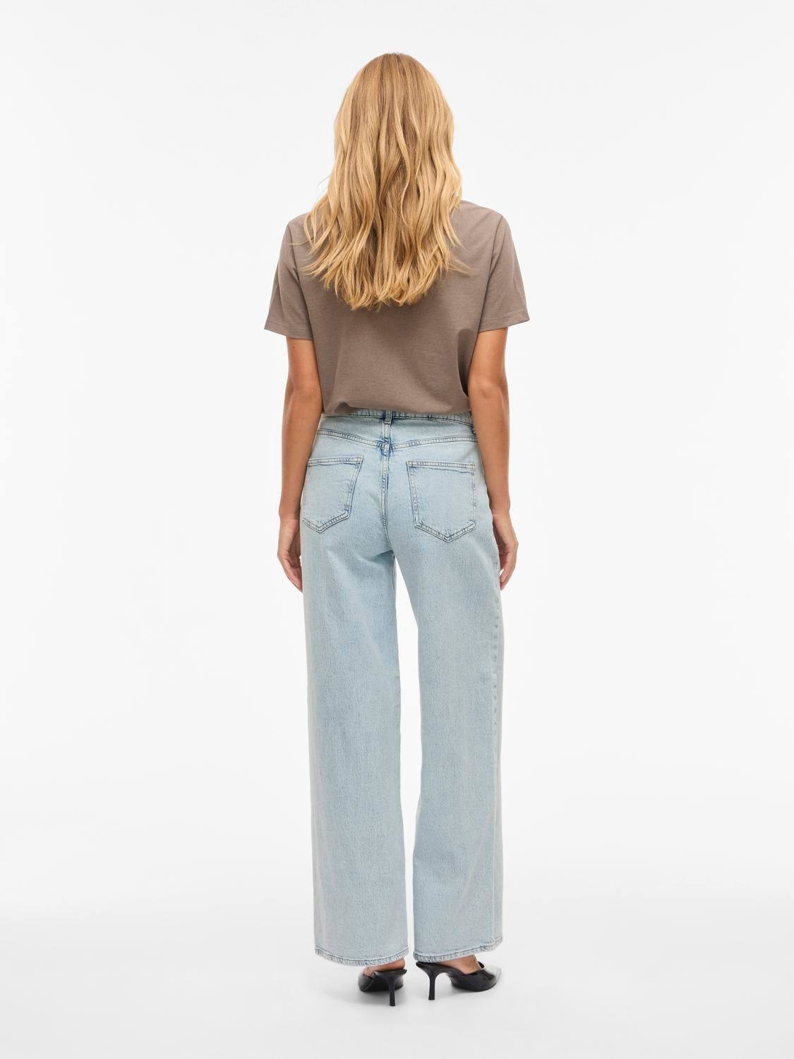 model_shot-back
